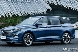 放倒就是床！10万买这些家用车，后排随便跷二郎腿图片