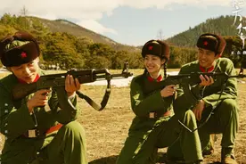 我国第二代国产自动步枪81杠，为何短短十年被95式淘汰图片