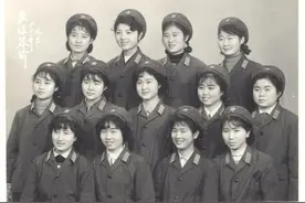 皇城根儿的女兵图片