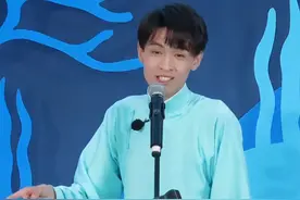 郭德纲更博夸秦霄贤，谁注意对其称呼是啥？不是网红表演艺术家图片