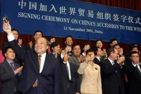 2001年，中国加入WTO，中美两国就迎来了国运的转折点图片