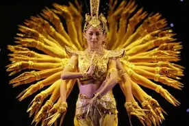 “千手观音”邰丽华：一舞成名，两次拒绝富商求婚，现在怎样了图片