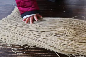 天冷就爱粉条老吃法，3分钟就熟，比拉面香，老公隔三差五点名吃