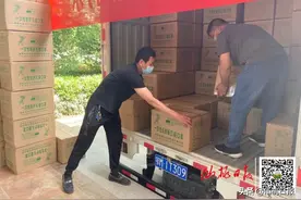 太暖！复学前，仙桃这位爱心老板送来150万只口罩图片