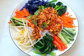 春天了，这道“凉拌菜”别忘了吃，食材丰富，清淡又美味，很下饭图片
