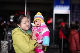 为什么宝宝满月后要“挪窝”到姥姥家？过来人解释：这是为娃好图片