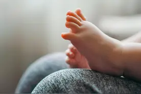 孩子太小，百天周岁等怎么拍？图片