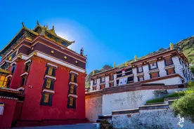 日喀则有一座寺庙，被誉为“后藏信仰的中心”，藏有众多无价之宝图片