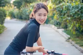 小区遇到一个骑单车的妹子，真是太漂亮了，大家觉得咋样？图片