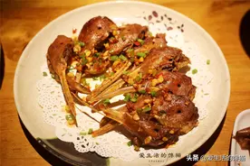 南宁三口之家出门宵夜，满满一桌吃过瘾，菜色花样多，味道太好了图片