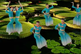 傣族舞美照留影，三道弯”是它的主要特点图片