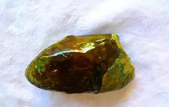 天然黄焦胶花水晶 2026年黄胶花水晶是什么