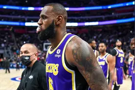 浓眉惹出大麻烦！赛后给詹皇禁赛洗白被狂喷，打人的还受尽了委屈图片