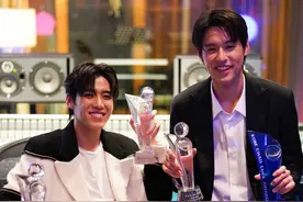 泰星BKPP分别获第17届KCL最佳男主角、最受欢迎男演员奖图片