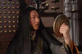 山东出土一竹简，解开庞涓残害孙膑真相：孙膑被挖掉膝盖骨真不冤图片