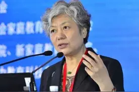 孩子玩手机上瘾？不打也不骂，学会3招，让孩子心甘情愿放下手机图片