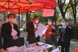 浦东图书馆今天下午恢复开放，每日限额300人！小布带你看现场图片