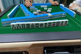 高手在民间，麻友们这个演技用来打麻将可惜了图片