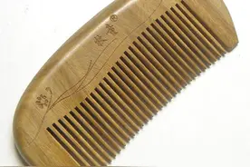 梳子养生功效多，梳一梳，梳走疾病，梳走疼痛，美容养肤图片