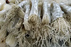 买粉条时，老奶奶教你3招，轻松选出无胶粉条，滑溜透亮图片