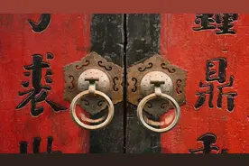 铁匠出上联“铁锤打铁铲，铁打铁”，木匠给出的下联，堪称经典图片