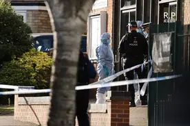 英国议员被刺客乱刀砍死，国会全面恐慌，议长：警察快来保护我们图片