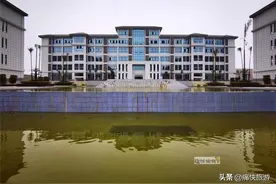 探营建设中的自贡职业技术学院图片