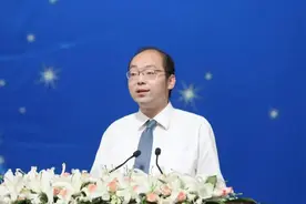 迎新季·教师代表致辞｜阎天：因为你们，感恩母校图片