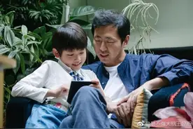 水哥王昱珩，拥有最强大脑，却带着女儿把日子过成诗，太酷了吧图片