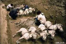 秦始皇铜车马：出土时碎成3000多片，专家8年才修复，逆天之作图片