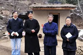 终南山“隐士”人数超5000，茅草房租金猛涨，不少人无奈还俗图片