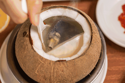 椰子炖花胶乌鸡小孩能吃吗 2025年椰子花胶煲鸡汤