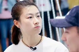 国乒“假小子”丁宁，身穿裙装凹凸有型，网友：队里身材最好队员图片