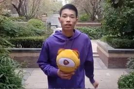 和平精英：鲨鱼哟带火箭少女101吃鸡，义无反顾救吴宣仪，我酸了图片