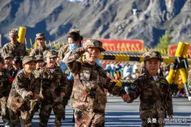 军营开放日，萌娃来了图片