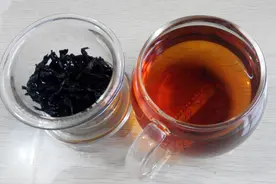 隔夜茶涂在睫毛上，这个作用太厉害了，可惜都让我们忽略了视频封面