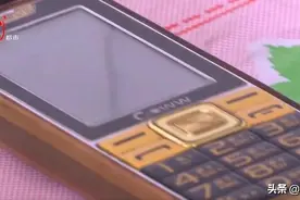 老年人不会使用智能手机，智能时代，他们该怎么办？图片