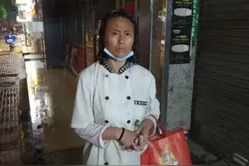 帮助湖南省郴州市区流浪女肖美珍寻找家人。图片