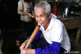 广西74岁老人，25年来生15个孩子，如今和44岁妻子成“网红”图片