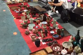 上海一座旧物市场，货品繁多人挤人爆满，每周只开门一天图片