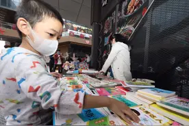 经开区“便民旧货巴扎”热闹开市，快来pick你最喜欢的物品吧图片