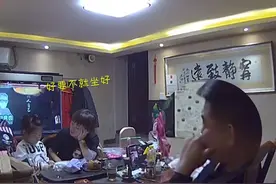 “一下给你打墙上去”辽宁一妈妈辅导作业强忍怒火，爸爸表情亮了图片