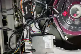 趁麻将馆老板睡觉，赌友在麻将桌上装作弊程序，有人几天输了3万多图片