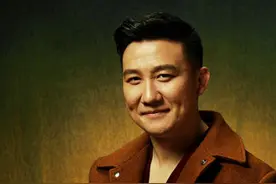 22岁拜师赵本山的杨树林，娶230斤胖丫，今胖丫在狱中他在外苦等图片