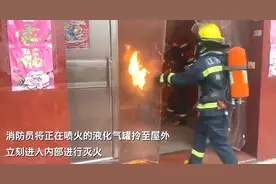 大妈怀疑液化气泄漏，竟点燃打火机导致厨房着火：就想试试看，没想到真泄漏了图片