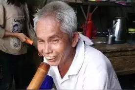 广西男子49岁娶19岁娇妻，21年连生15娃，如今家里成“旅游景点”图片