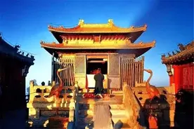 武当山金顶有奇观，凸显古人巧妙智慧，而后人自作聪明使之消失图片