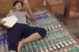 00后小伙捡废旧瓶子，亲戚嫌弃他不务正业，到了他家后却无法淡定图片