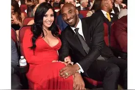 NBA巨星科比遗孀瓦妮莎纹身视频引非议，球迷：请纹身师注意手肘图片