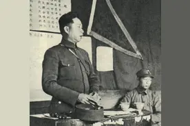 她亲生父亲是中共首任总司令，养父母都是正国级，哥哥还是中将图片